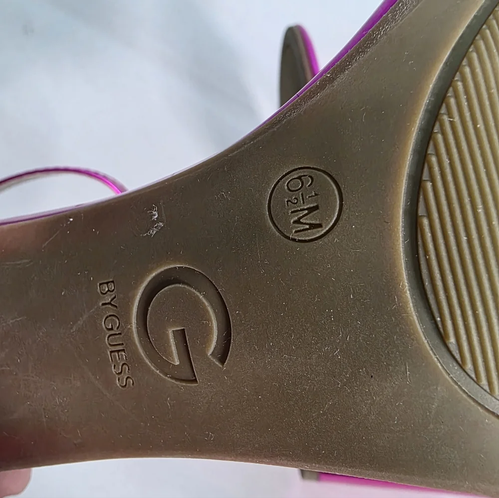 G by GUESS Shantel Metallic Pink Ankle Strap Block Heel Sandals - Size 6.5M